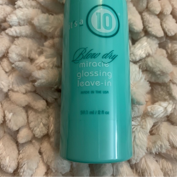 It’s a 10 Blow dry miracle glossing leave in hair travel size - Picture 2 of 6